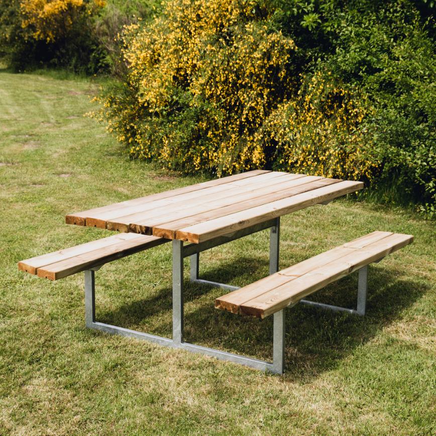 Bord-/bænkesæt "YDUN" trykimprægneret og galv. stel uden ryg 175 x 140 cm HORTUS